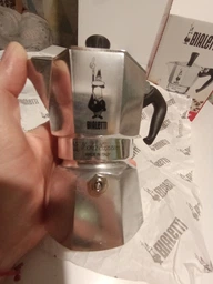 Гейзерна кавоварка Bialetti Moka Express на 3 чашки 130 мл червона (8006363018388) фото від покупців 2