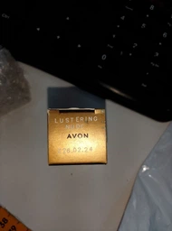 Увлажняющая губная помада Avon Luxe Runway Plum Сливовый сапфир 3.6 г