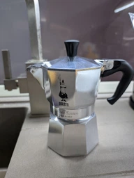 Кавоварка гейзерна Bialetti Moka Express на 9 чашок 420 мл срібляста (990001165) фото від покупців 1