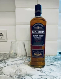 Віскі Bushmills Black 8 років витримки 1 л 40% (5055966810076)