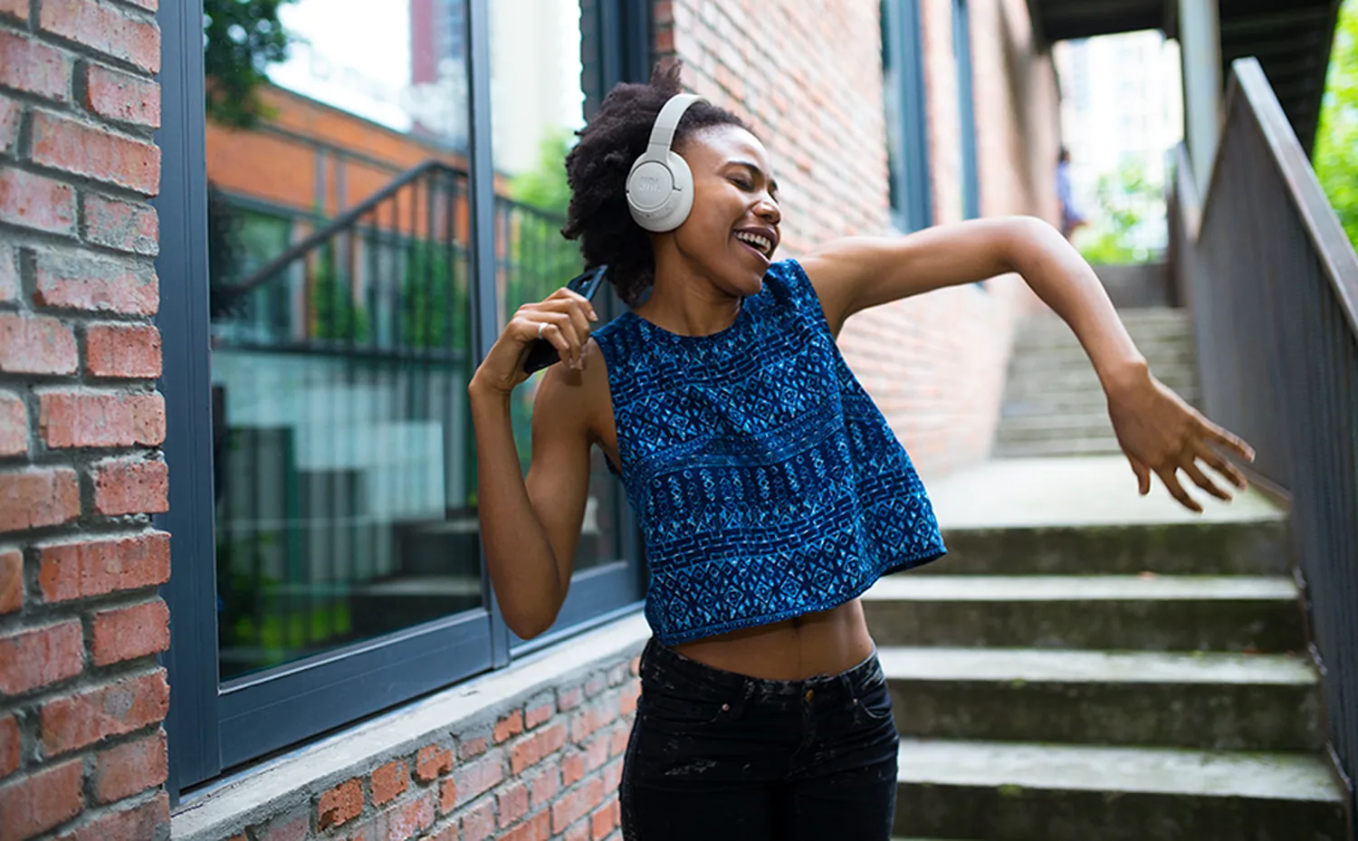 Bluetooth 5.3 с LE Audio в JBL Tune 770NC