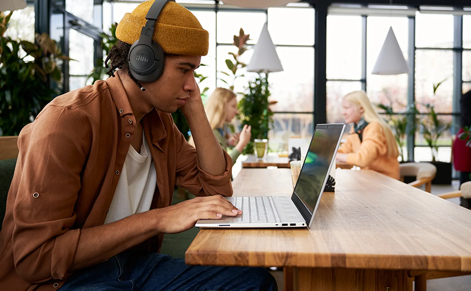 Фирменный звук JBL Pure Bass