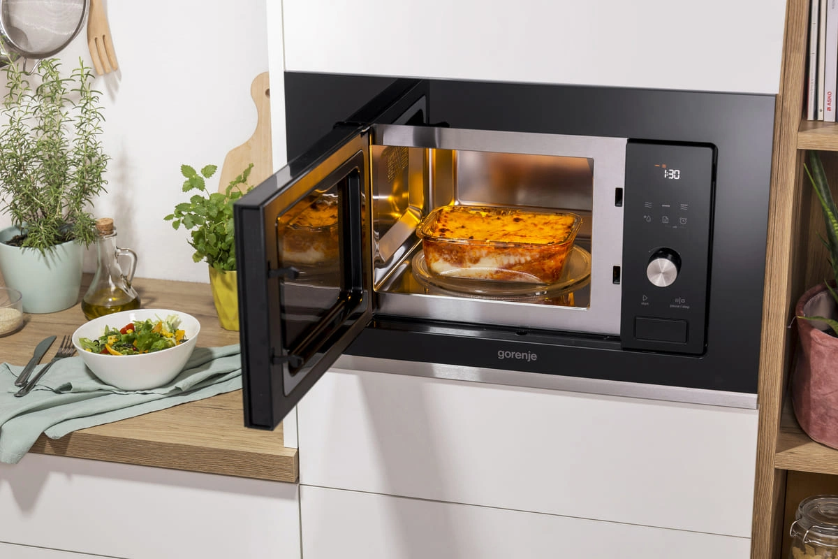 Комбинированный режим микроволн и гриля в микроволновой печи Gorenje