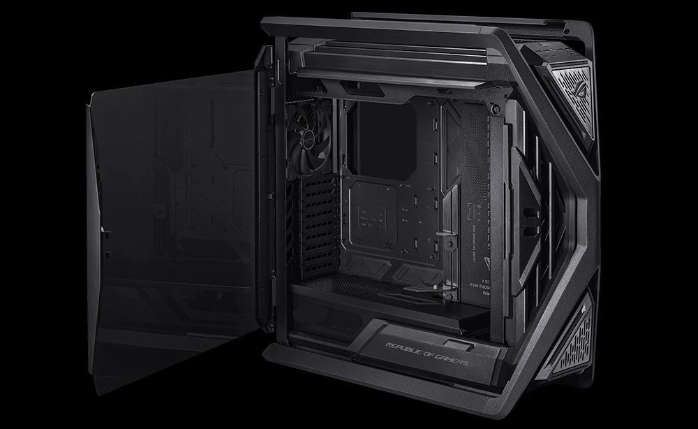 Навесная боковая панель из тонированного стекла на корпусе ROG Hyperion GR701, открытая без инструментов