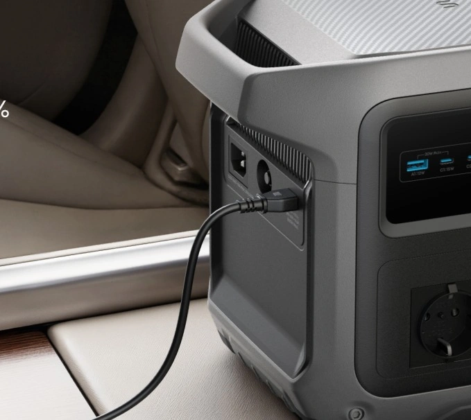 Зарядка станции Anker SOLIX C1000 Gen 2 в багажнике автомобиля