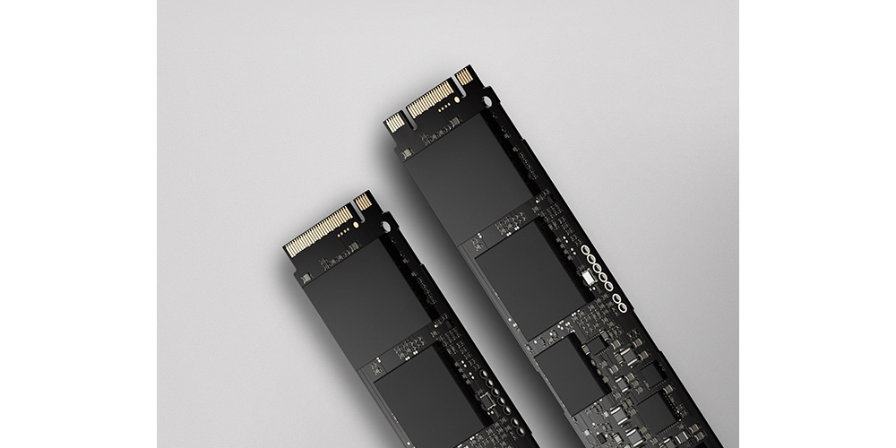 Два накопичувачі SSD: M.2 NVMe та SATA поруч