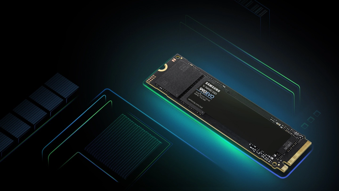 Накопитель Samsung 990 EVO установлен в слот M.2 на материнской плате компьютера