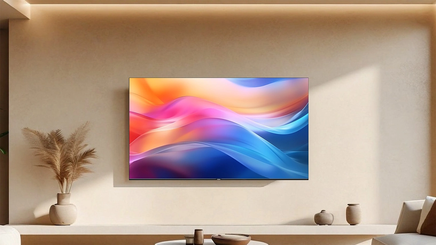 Телевізор Haier QLED S80 Series на стіні у світлій вітальні