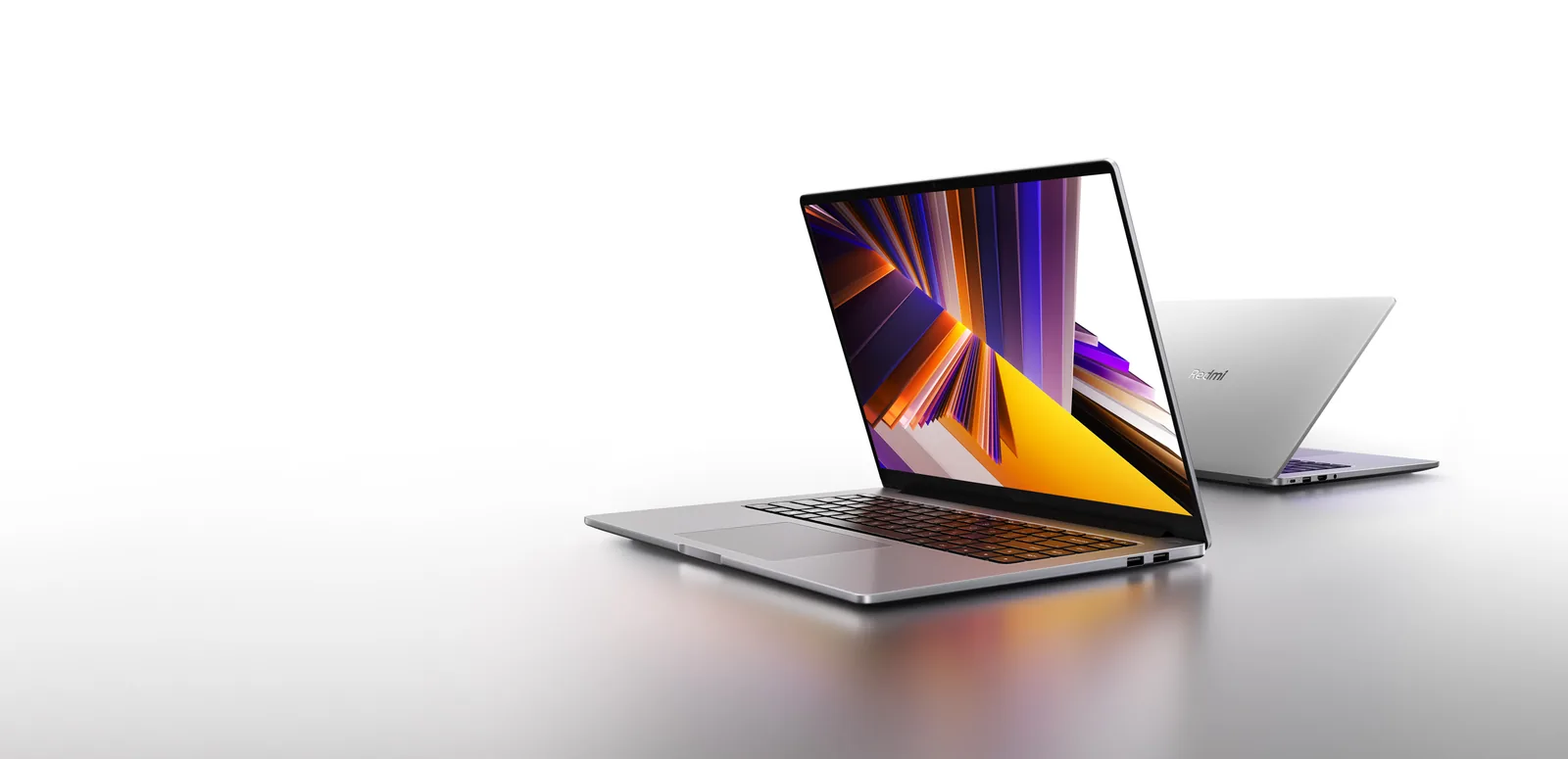Ноутбук Xiaomi Redmi Book 16 2024 в серебристом корпусе