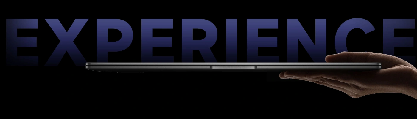 Тонкий металлический корпус ноутбука RedmiBook 14 в руке