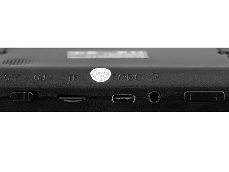Нижний торец консоли 2E 32bit Portable с разъёмами