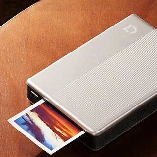 Из щели на торце MiJia Pocket 1S выходит напечатанное фото