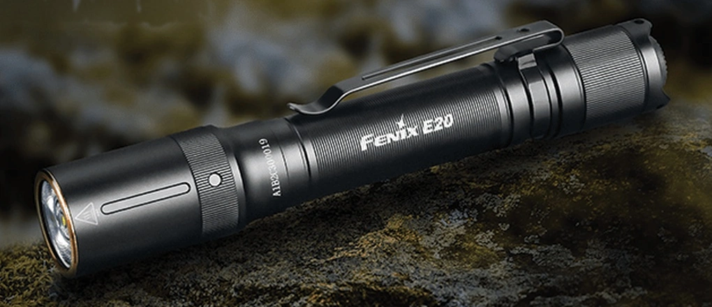 Ліхтар Fenix E20 V2.0 на батарейках AA: 350 люменів