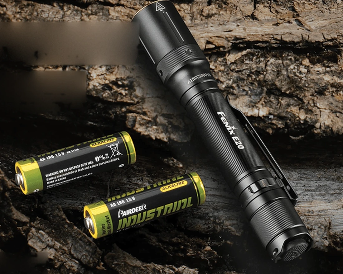Fenix E20 V2.0 на двох батарейках AA