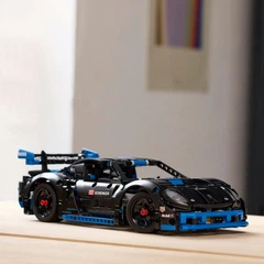 Конструктор LEGO Technic Автомобиль для гонок Porsche GT4 e