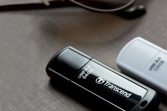 USB накопитель Transcend 128GB USB 3.1 JetFlash 730 White (TS128GJF730) - Фото 4 USB накопитель Transcend 128GB USB 3.1 JetFlash 730 White (TS128GJF730) - изображение 4