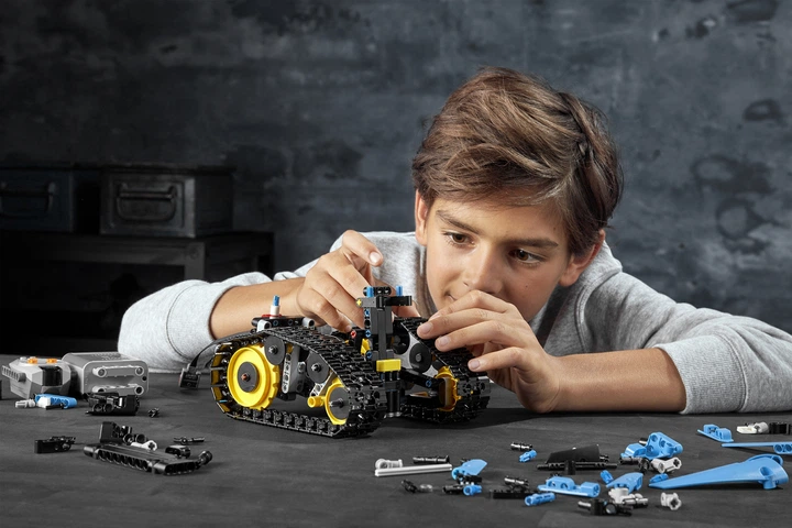 Конструктор LEGO TECHNIC Скоростной вездеход с ДУ 324 детали