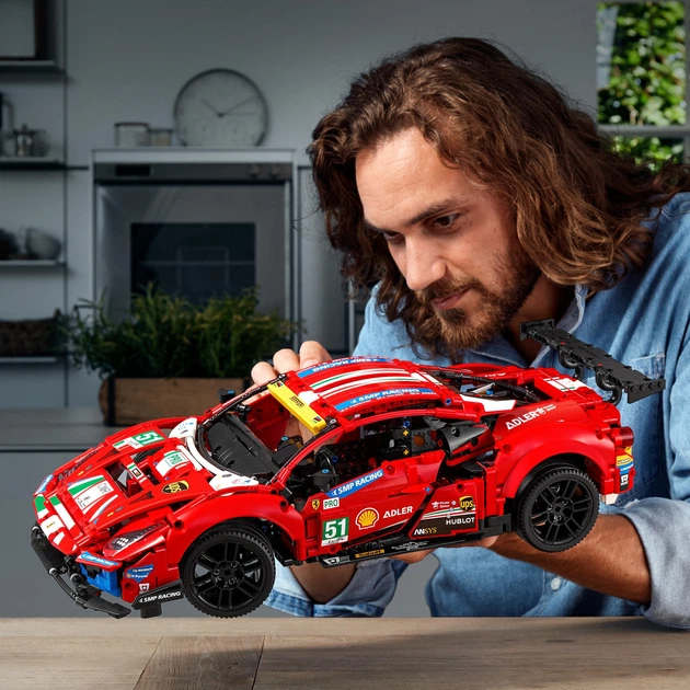 Конструктор LEGO Technic Ferrari 488 GTE AF Corse №51 1677 деталей (42125) - зображення 5