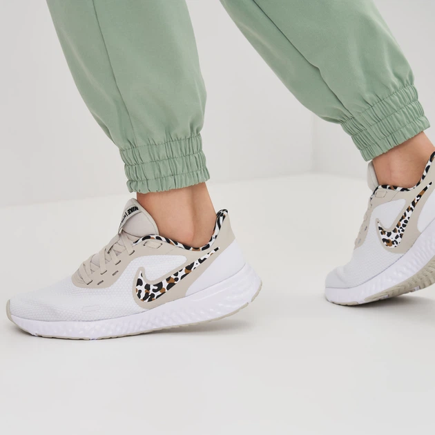ROZETKA | Кросовки Nike Wmns Revolution 5 Prm DA3083-110 41 (9.5) 26.5 см  Білі (194956808640). Ціна, купити Кросовки Nike Wmns Revolution 5 Prm DA3083-110  41 (9.5) 26.5 см Білі (194956808640) в Києві,
