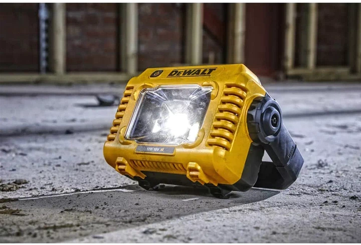 Ładowalna lampa LED DeWALT DCL077 - obraz 5