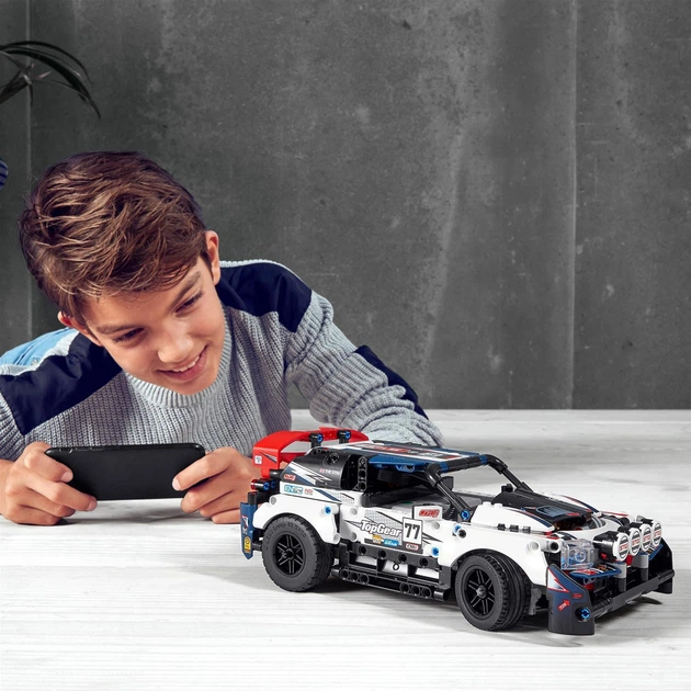 Конструктор LEGO Technic Гоночний автомобіль Top Gear (керування з