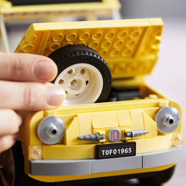 Zestaw klocków LEGO Creator Expert Fiat 500 960 części (10271) - obraz 7