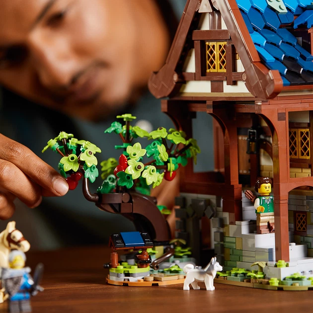 Конструктор LEGO Ideas Середньовічна кузня 2164 деталі (21325) - Фото 4 Конструктор LEGO Ideas Середньовічна кузня 2164 деталі (21325) - зображення 4