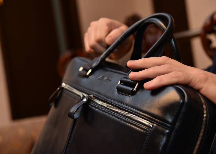 Шкіряна сумка для документів Issa Hara Чорна B23 (01-00) від продавця: Elegante – в інтернет-магазині ROZETKA | Купити в Україні: Києві, Харкові, Дніпрі, Одесі, Запоріжжі, Львові Шкіряна сумка для документів Issa Hara Чорна B23 (01-00) від продавця: Elegante – в інтернет-магазині ROZETKA | Купити в Україні: Києві, Харкові, Дніпрі, Одесі, Запоріжжі, Львові
