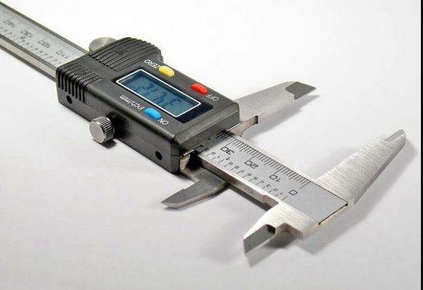 Штангенциркуль электронный Digital Caliper 150 мм с измерением глубины с запасной батарейкой и кейсом - Фото 3 Штангенциркуль электронный Digital Caliper 150 мм с измерением глубины с запасной батарейкой и кейсом - изображение 3