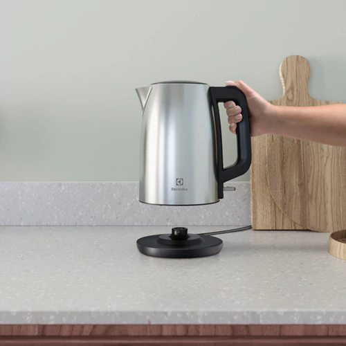 Electrolux Електрочайник, 1,7л, Strix, метал, нерж - Фото 4 Electrolux Електрочайник, 1,7л, Strix, метал, нерж - изображение 4