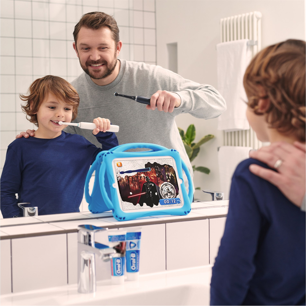 Електрична зубна щітка Oral-B Junior Star Wars NEW (4210201396147