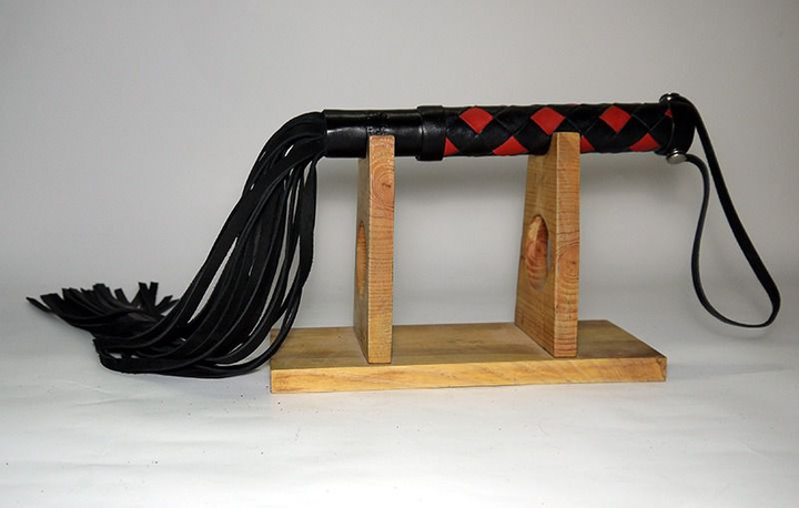 Плетка кожаная 24 хвоста с плетеной ручкой цвет черный (16775023000000000) - изображение 2