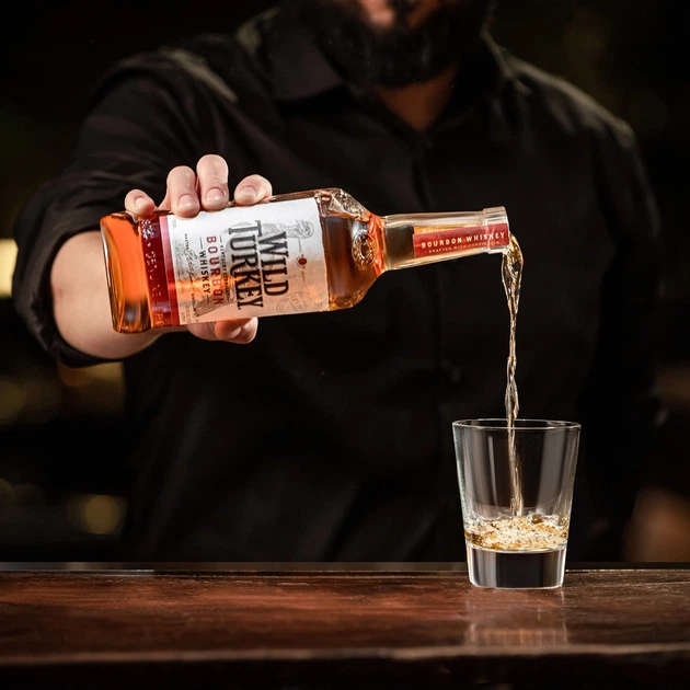 Бурбон Wild Turkey до 8 лет выдержки 0.7 л 40.5% (8000040500012