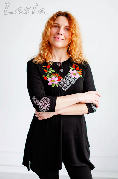 Жіноча туніка Lesia Шипшина розмір S на чорному 1012120844 - Фото 1 Жіноча туніка Lesia Шипшина розмір S на чорному 1012120844 - изображение 1