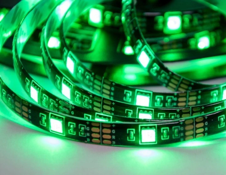 Світлодіодна LED стрічка Xmas 5050 RGB з контролером управління і пультом, реагує на звуки, 5V вольт - зображення 3
