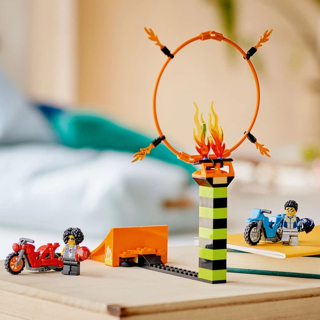 Zestaw klocków LEGO City Zawody kaskaderskie 73 elementy (60299) - obraz 8