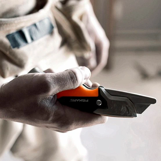 Nóż uniwersalny Fiskars Pro CarbonMax ze stałym ostrzem (1027222) - obraz 5