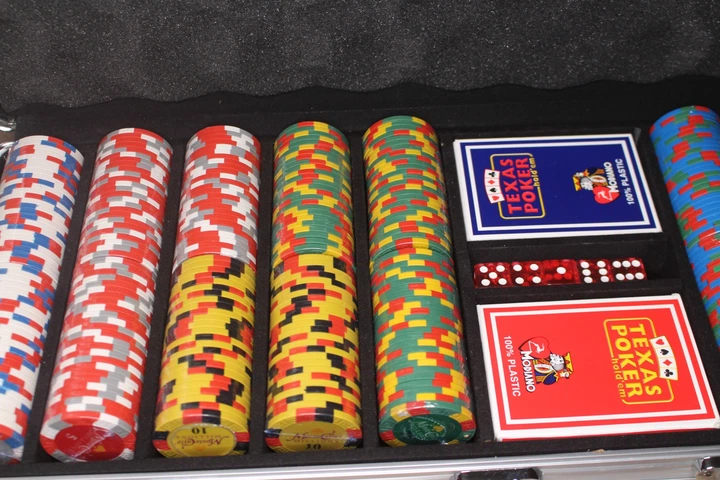 Профессиональный набор фишек для покера Monte Carlo Millions 500 в кейсе, фишки 14 грамм - Фото 3 Профессиональный набор фишек для покера Monte Carlo Millions 500 в кейсе, фишки 14 грамм - изображение 3