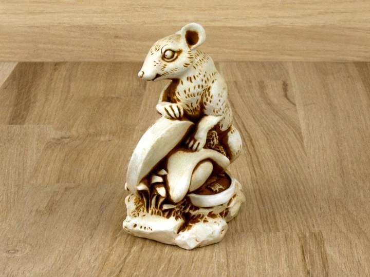 Статуэтка Крыса с монетой Netsuke charm Гипс 8.2x7.7x5.3 см (03152) - Фото 4 Статуэтка Крыса с монетой Netsuke charm Гипс 8.2x7.7x5.3 см (03152) - изображение 4