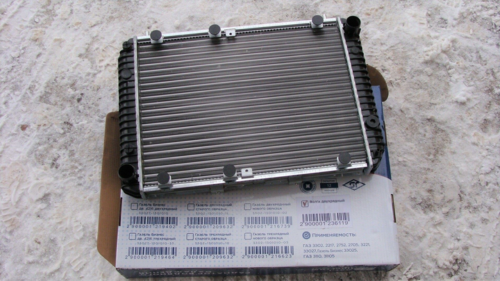 Радиатор охлаждения алюминиевый для автомобилей ГАЗ 3110 Волга (паяный) LUZAR, LRc 0310b