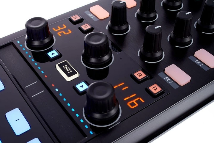 TRAKTOR KONTROL X1 MK2 DJコントローラー Amazon | Native Instruments DJコントローラ TRAKTOR Kontrol