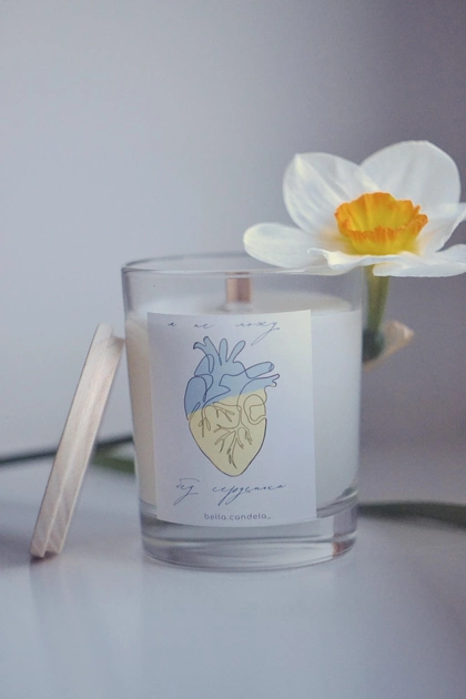 Ароматная свеча Украинская Your Bella Decora „Я не можу без Серденька“ с деревянным фитилем. - изображение 1
