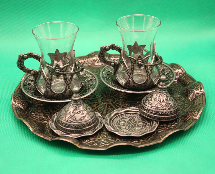 Турецкий набор для подачи кофе Армуды с лукумницами на подносе – фото ...