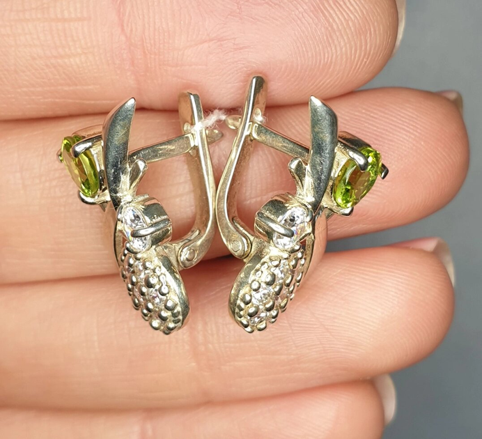 Сережки серебряные с хризолитом и кубическим цирконием 5,01 г от ...