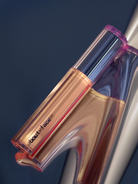 Мерцающий блеск для губ с маслами кокоса и лаванды About Face Light Lock Lip Gloss Payton 4.3 мл - изображение 8