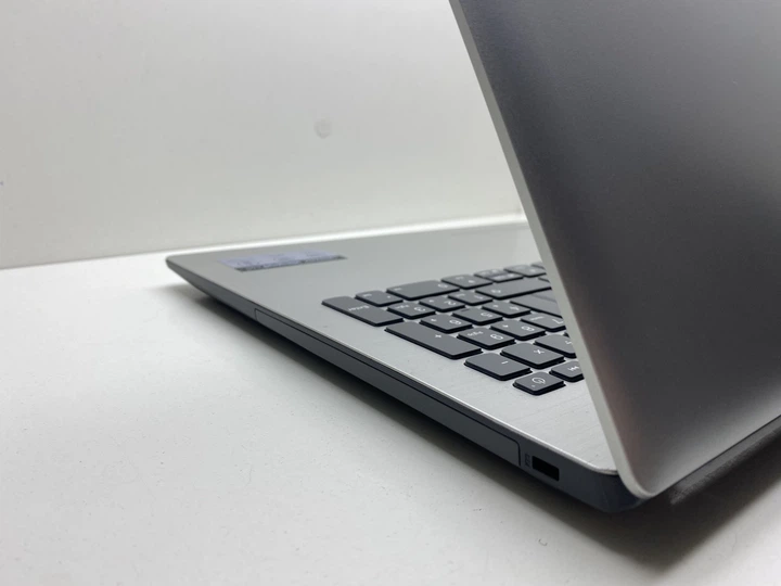 Ноутбук Lenovo Ideapad 330-15ARR  15.6  Ryzen 7  8 GB  SSD 256