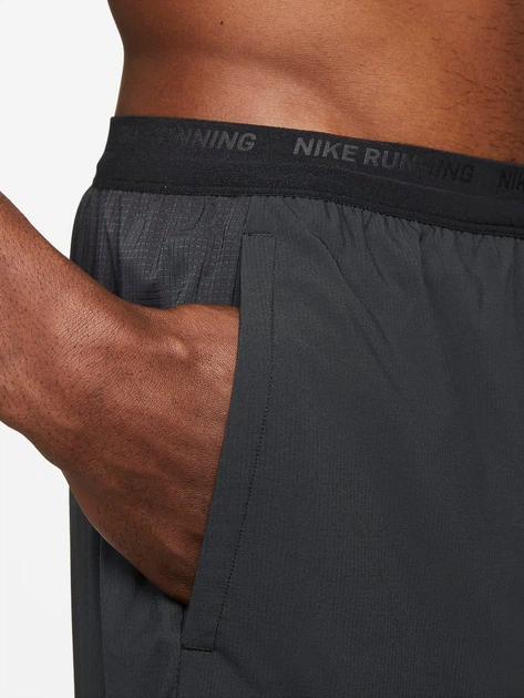 Спортивные шорты мужские Nike Dri-Fit Stride DM4755-010 2XL Черные (195870397944) - изображение 6