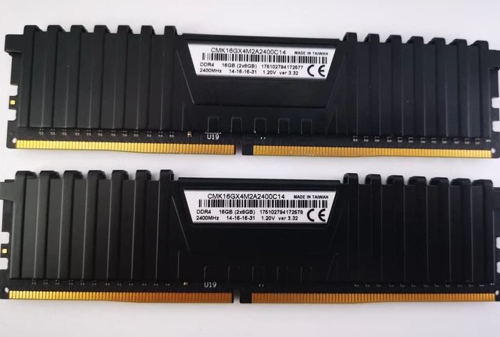 Комплект оперативной памяти Corsair Vengeance LPX DDR4 16Gb (2*8Gb