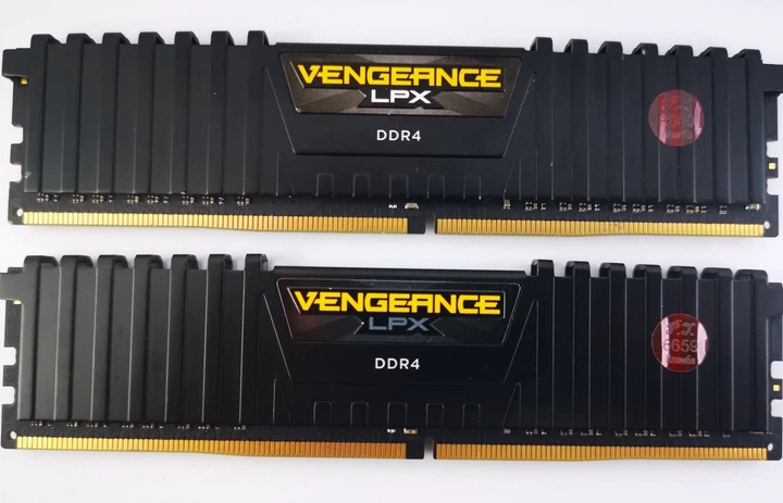 Комплект оперативной памяти Corsair Vengeance LPX DDR4 16Gb (2*8Gb