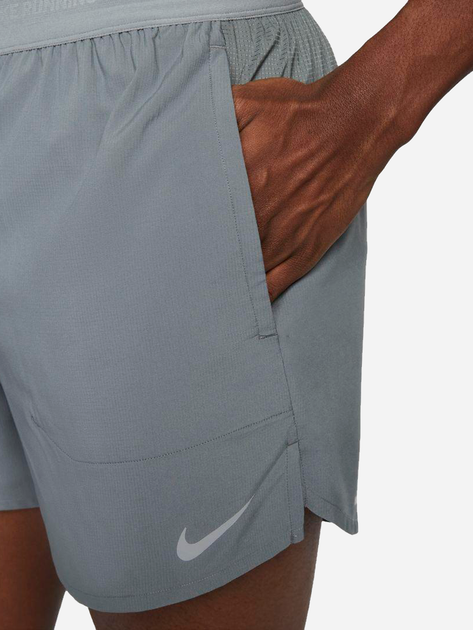 Спортивные шорты мужские Nike M Nk Df Stride 5In Bf Shrt DM4755-084 2XL Серые (195870398071) - Фото 3 Спортивные шорты мужские Nike M Nk Df Stride 5In Bf Shrt DM4755-084 2XL Серые (195870398071) - изображение 3